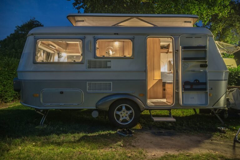 From LED to Incandescent: Choosing the Best Trailer Lights for Your Needs