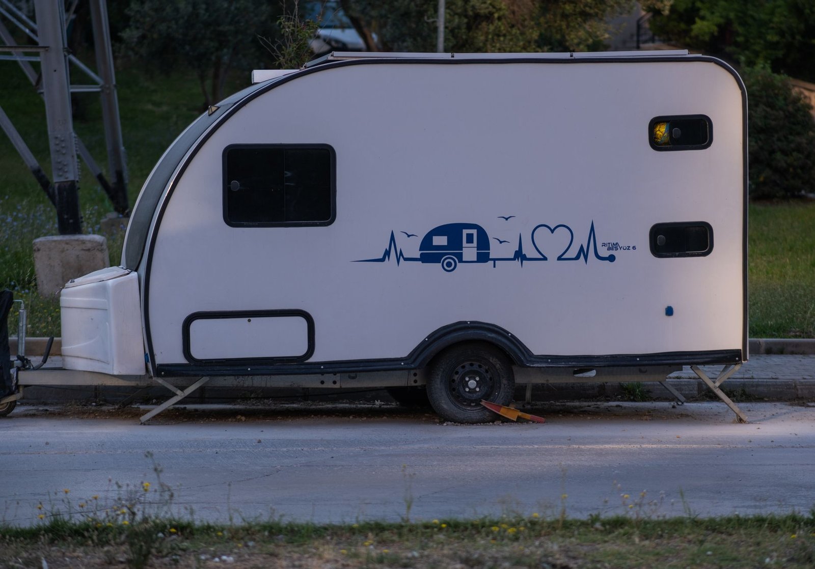 Best Small Travel Trailers Under 3,500 lbs: The 2026 SUV-Friendly Guide